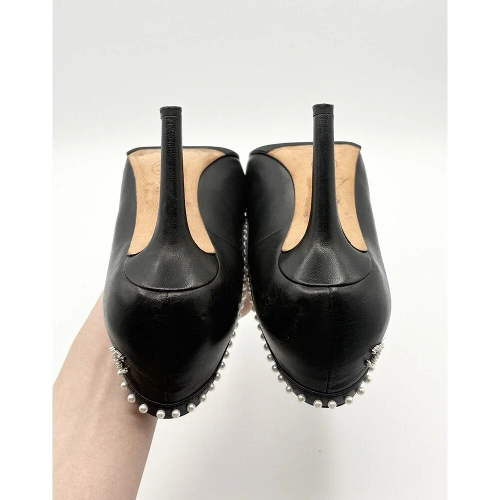 Chanel Black & Navy Cap Toe Heels Pearl Embellishments CC Logo Size EU 35.5